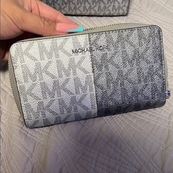 Michael Kors Black and Gray Satchel Set - Picture 2 of 10